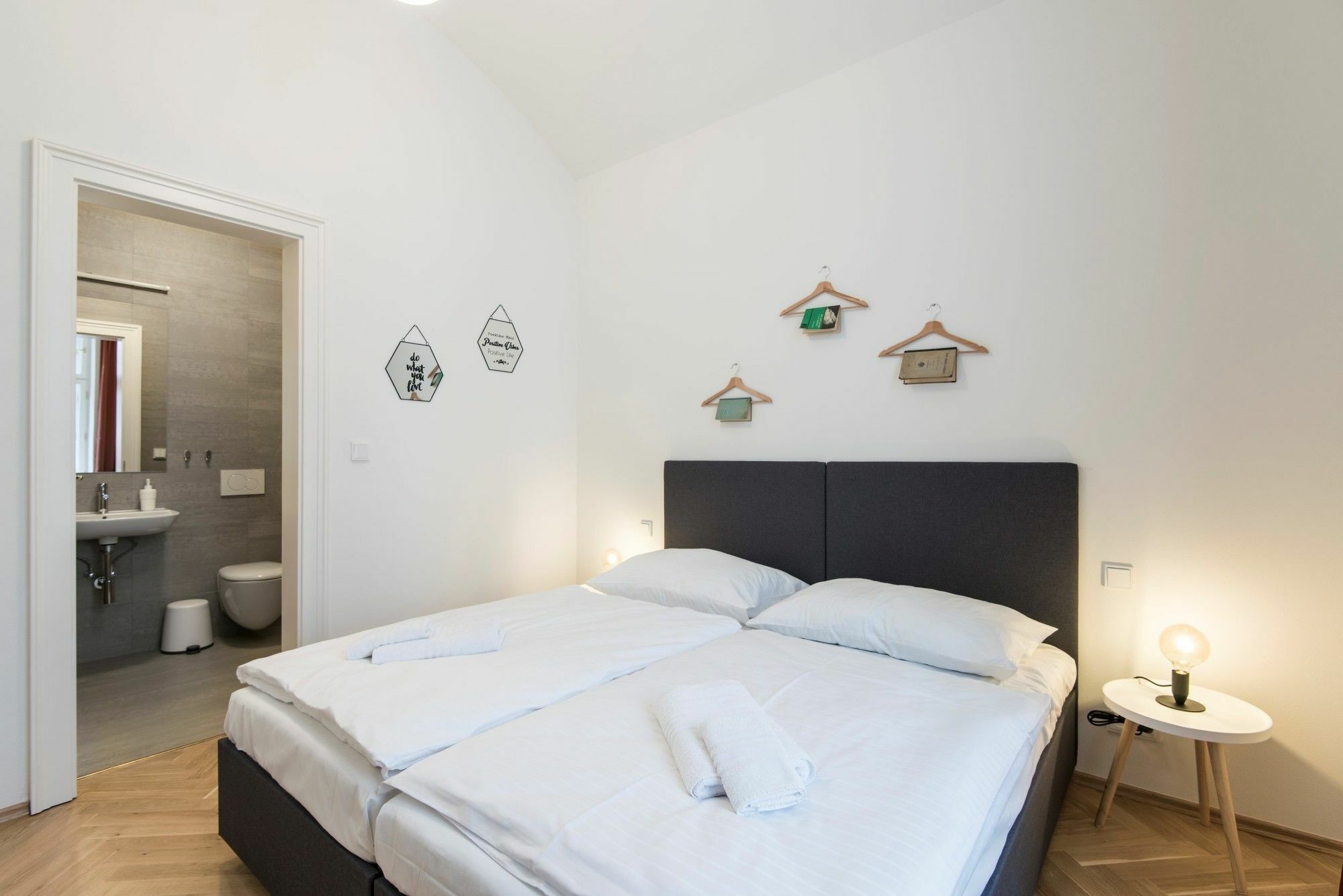 Rehorova Apartments Прага Екстериор снимка