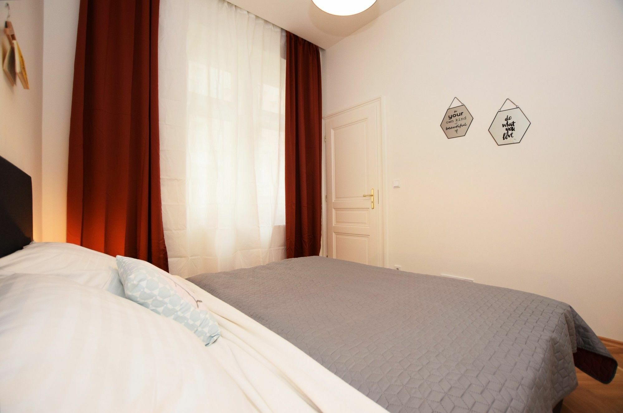 Rehorova Apartments Прага Екстериор снимка