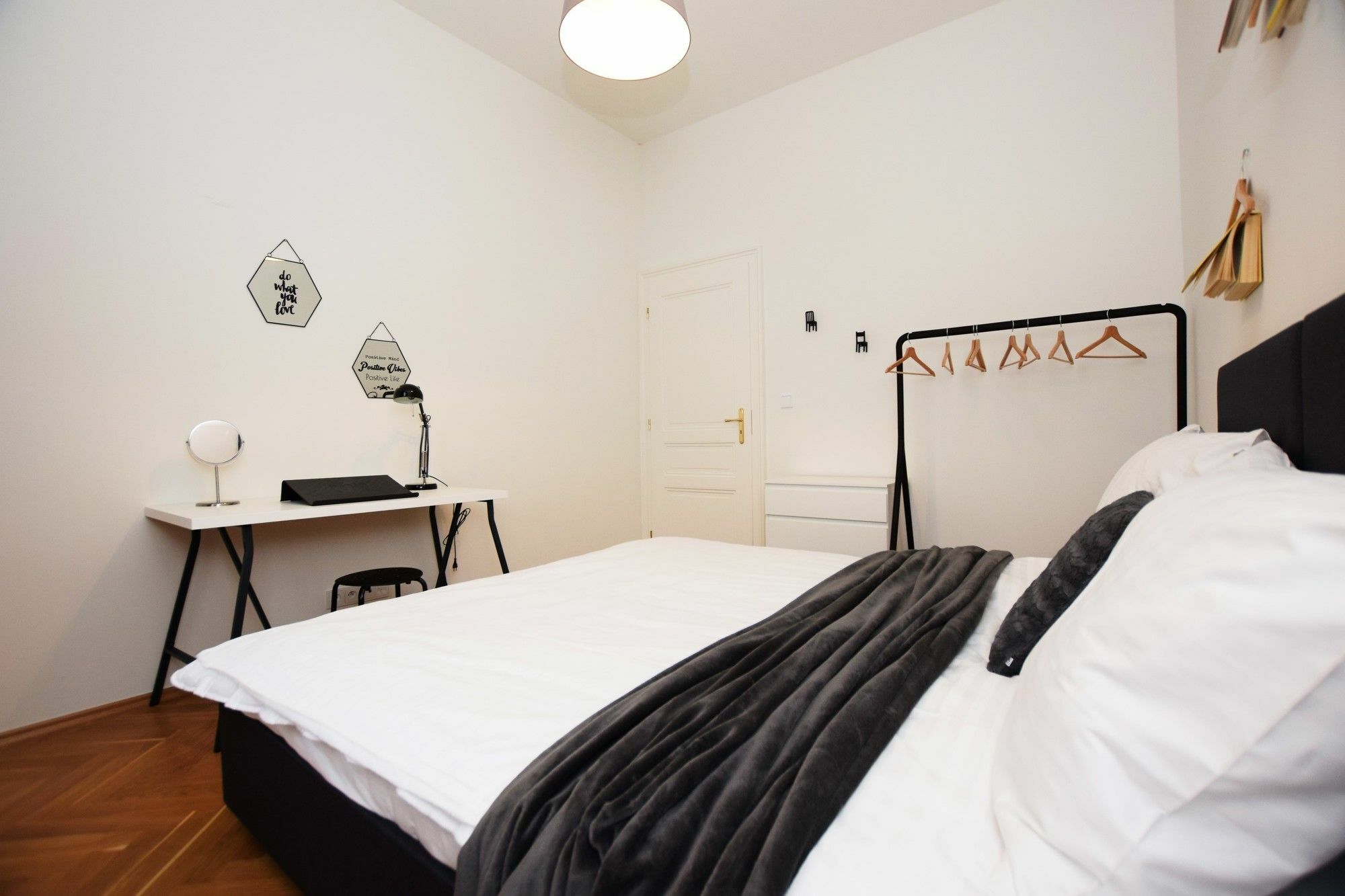 Rehorova Apartments Прага Екстериор снимка